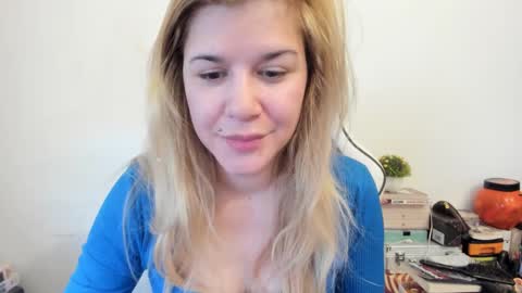 Snapshot of artsyandcraftsy_ chatting on 02.14.25 MIA online show from 02.14.25