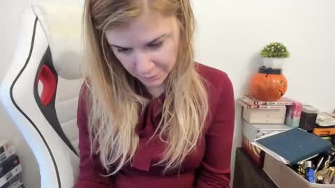 Snapshot of artsyandcraftsy_ chatting on 02.17.25 MIA online show from 02.17.25