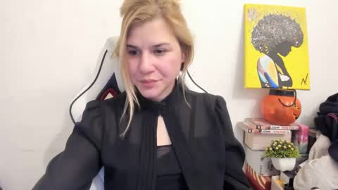 Snapshot of artsyandcraftsy_ chatting on 03.04.25 MIA online show from 03.04.25