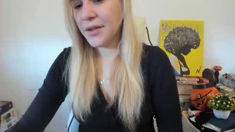 Snapshot of artsyandcraftsy_ chatting on 03.11.25 MIA online show from 03.11.25