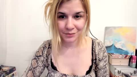 Snapshot of artsyandcraftsy_ chatting on 03.12.25 MIA online show from 03.12.25