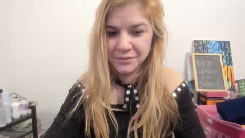 Snapshot of artsyandcraftsy_ chatting on 01.19.26 MIA online show from 01.19.26