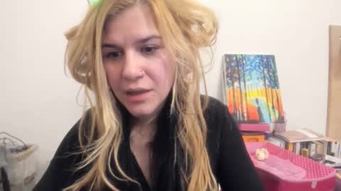 Snapshot of artsyandcraftsy_ chatting on 01.31.26 MIA online show from 01.31.26