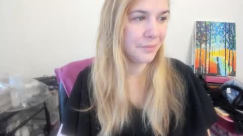 Snapshot of artsyandcraftsy_ chatting on 02.05.26 MIA online show from 02.05.26