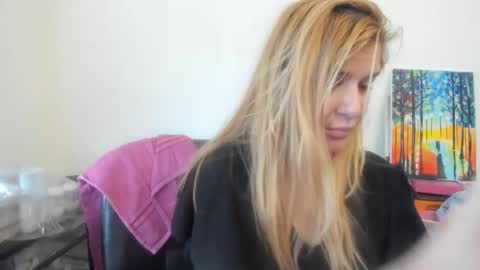 Snapshot of artsyandcraftsy_ chatting on 02.06.26 MIA online show from 02.06.26