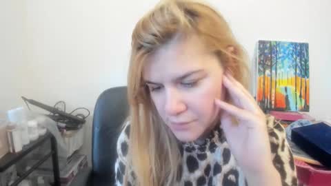 Snapshot of artsyandcraftsy_ chatting on 02.10.26 MIA online show from 02.10.26