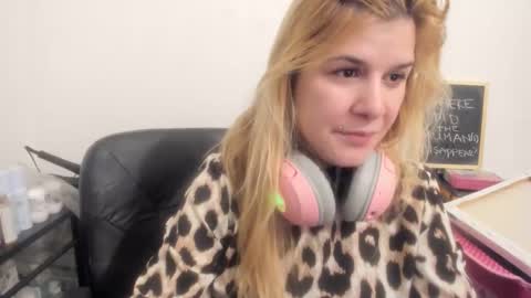 Snapshot of artsyandcraftsy_ chatting on 02.10.26 MIA online show from 02.10.26