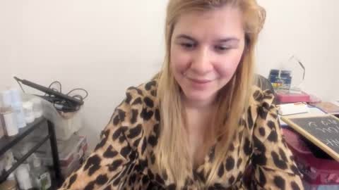 Snapshot of artsyandcraftsy_ chatting on 02.11.26 MIA online show from 02.11.26