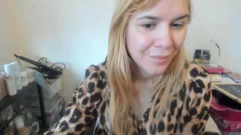 Snapshot of artsyandcraftsy_ chatting on 02.12.26 MIA online show from 02.12.26