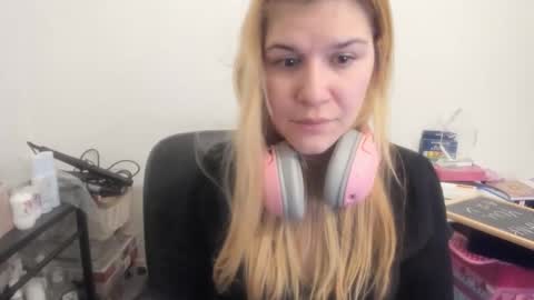 Snapshot of artsyandcraftsy_ chatting on 02.13.26 MIA online show from 02.13.26