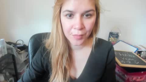 Snapshot of artsyandcraftsy_ chatting on 02.15.26 MIA online show from 02.15.26