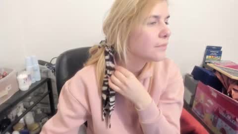 Snapshot of artsyandcraftsy_ chatting on 02.18.26 MIA online show from 02.18.26