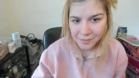 Snapshot of artsyandcraftsy_ chatting on 02.19.26 MIA online show from 02.19.26