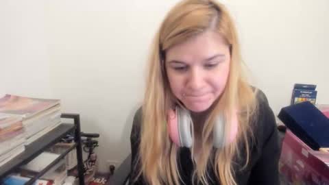 Snapshot of artsyandcraftsy_ chatting on 02.19.26 MIA online show from 02.19.26