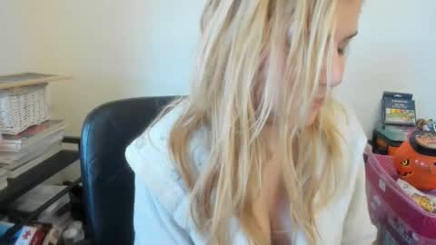 Snapshot of artsyandcraftsy_ chatting on 02.28.26 MIA online show from 02.28.26