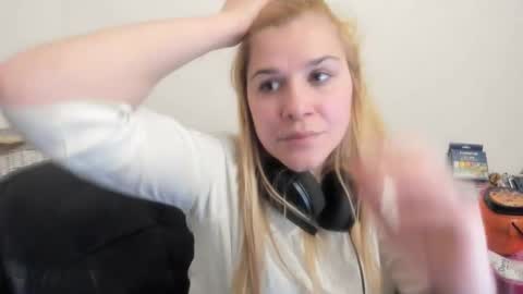 Snapshot of artsyandcraftsy_ chatting on 02.28.26 MIA online show from 02.28.26