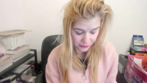 Snapshot of artsyandcraftsy_ chatting on 03.06.26 MIA online show from 03.06.26