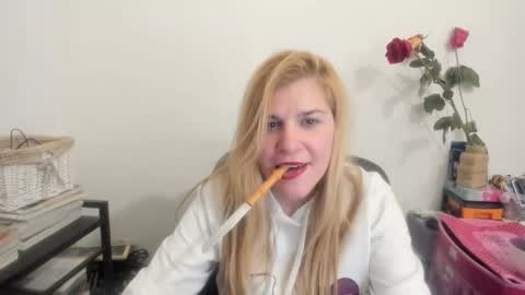 Snapshot of artsyandcraftsy_ chatting on 03.09.26 MIA online show from 03.09.26