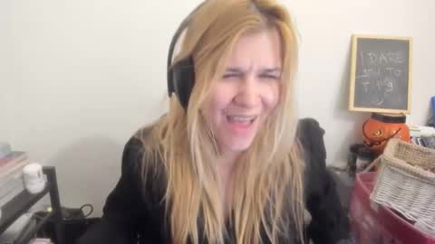 Snapshot of artsyandcraftsy_ chatting on 03.18.26 MIA online show from 03.18.26