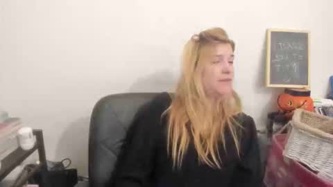 Snapshot of artsyandcraftsy_ chatting on 03.19.26 MIA online show from 03.19.26