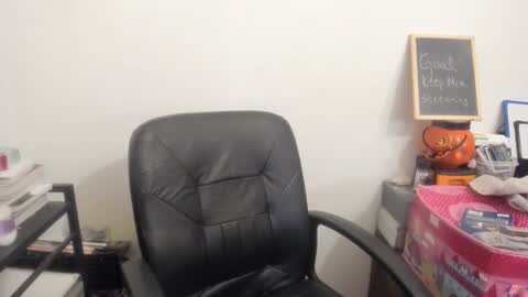 Snapshot of artsyandcraftsy_ chatting on 03.23.26 MIA online show from 03.23.26