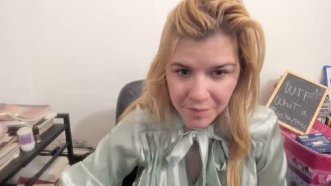 Snapshot of artsyandcraftsy_ chatting on 03.26.26 MIA online show from 03.26.26