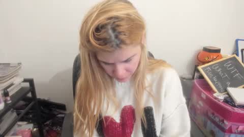 Snapshot of artsyandcraftsy_ chatting on 03.26.26 MIA online show from 03.26.26