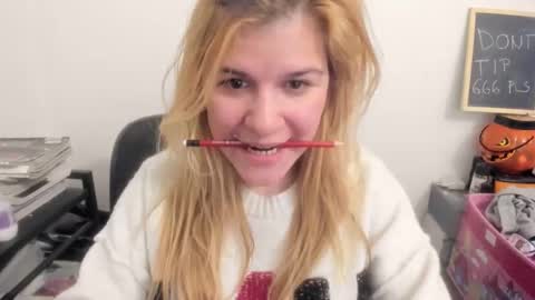 Snapshot of artsyandcraftsy_ chatting on 03.28.26 MIA online show from 03.28.26