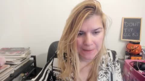 Snapshot of artsyandcraftsy_ chatting on 03.30.26 MIA online show from 03.30.26