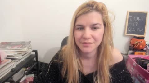 Snapshot of artsyandcraftsy_ chatting on 03.30.26 MIA online show from 03.30.26