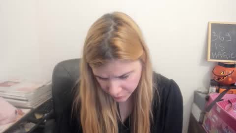 Snapshot of artsyandcraftsy_ chatting on 04.03.26 MIA online show from 04.03.26