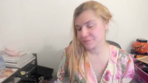 Snapshot of artsyandcraftsy_ chatting on 04.04.26 MIA online show from 04.04.26