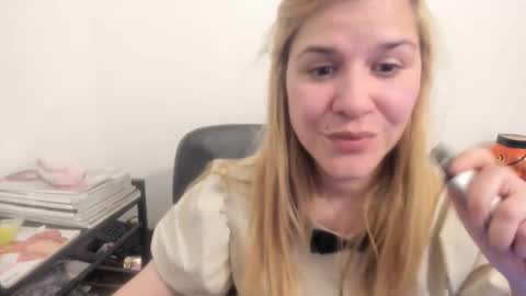 Snapshot of artsyandcraftsy_ chatting on 04.07.26 MIA online show from 04.07.26