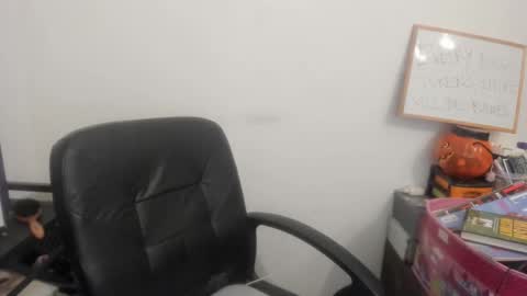 Snapshot of artsyandcraftsy_ chatting on 04.13.26 MIA online show from 04.13.26