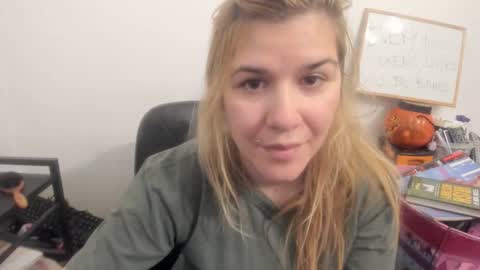 Snapshot of artsyandcraftsy_ chatting on 04.14.26 MIA online show from 04.14.26