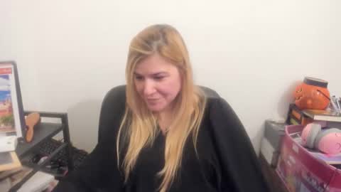 Snapshot of artsyandcraftsy_ chatting on 04.15.26 MIA online show from 04.15.26