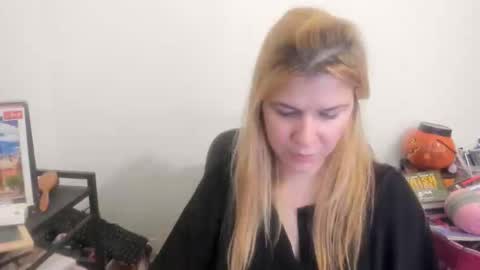 Snapshot of artsyandcraftsy_ chatting on 04.15.26 MIA online show from 04.15.26