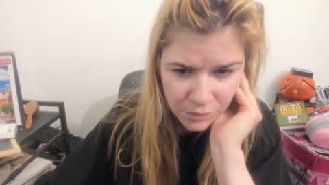 Snapshot of artsyandcraftsy_ chatting on 04.16.26 MIA online show from 04.16.26