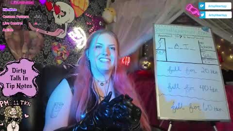 Snapshot of artsyheartsyy chatting on 11.04.25 ArtsyHeartsyy online show from 11.04.25