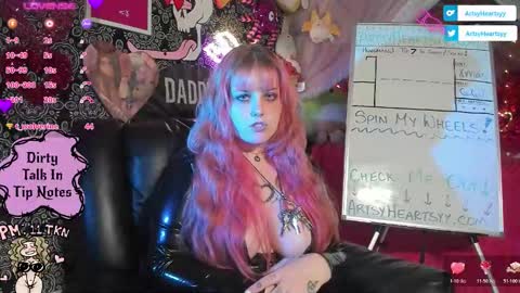 ArtsyHeartsyy online show from 11.18.25