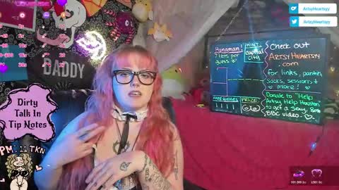 ArtsyHeartsyy online show from 11.22.25