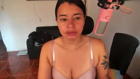 Snapshot of arya_miller chatting on 10.04.25 Arya Miller online show from 10.04.25
