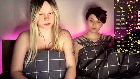 Arya brunett and Cassie blond online show from 12.30.24