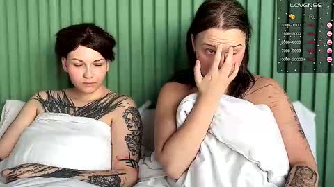 Arya brunett and Cassie blond online show from 09.12.25