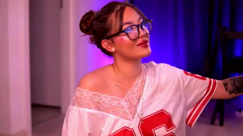 Snapshot of aryadeluna chatting on 10.05.25 Lunaa  online show from 10.05.25