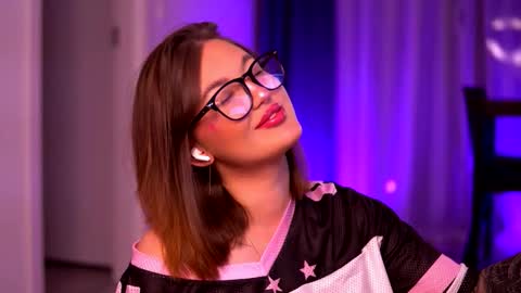 Snapshot of aryadeluna chatting on 10.07.25 Lunaa  online show from 10.07.25