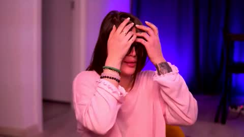 Snapshot of aryadeluna chatting on 10.21.25 Lunaa  online show from 10.21.25