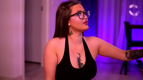 Snapshot of aryadeluna chatting on 10.24.25 Lunaa  online show from 10.24.25