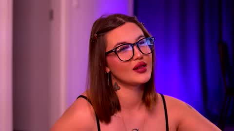 Snapshot of aryadeluna chatting on 10.27.25 Lunaa  online show from 10.27.25