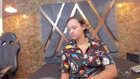 Snapshot of asami_hattori chatting on 10.06.25 AsamiHattori online show from 10.06.25